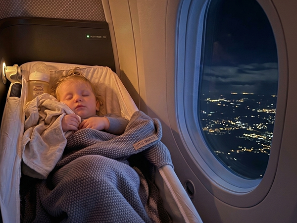 How to Warm Breast Milk on a Plane + The Best TSA-Approved Warmer